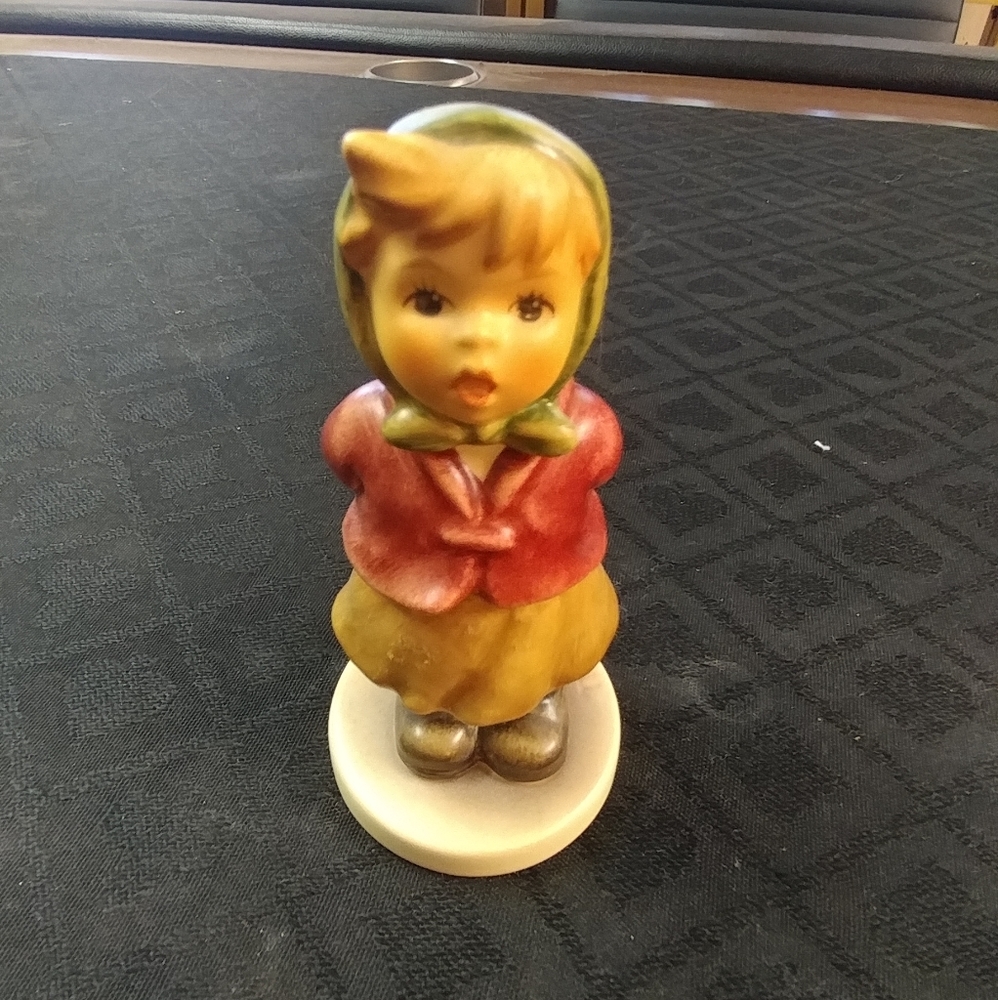 M.I. Hummel 'Singt Mit' 2181 Goebel
